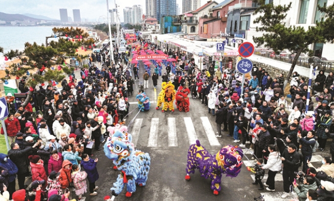 威海大活報上，機器人扭起秧歌鬧元宵