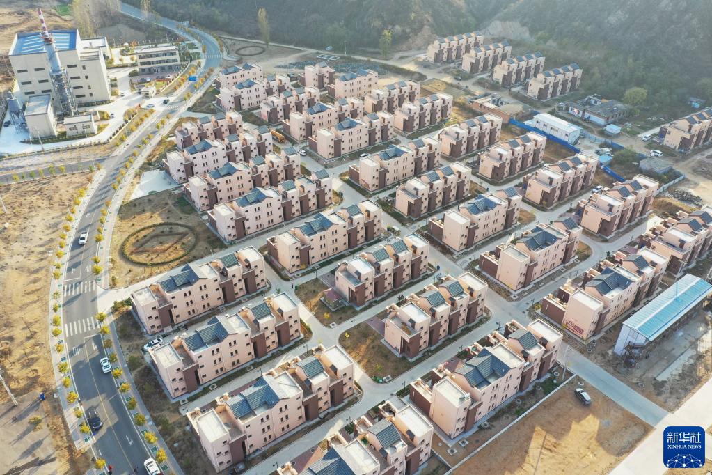 河北阜平縣史家寨搬遷安置區(qū)（2020年10月29日攝，無(wú)人機(jī)照片）。